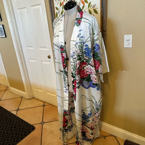 L Magnin white robe with floral Print Kaftan Size  o/s  (A03) - Picture 4 of 10